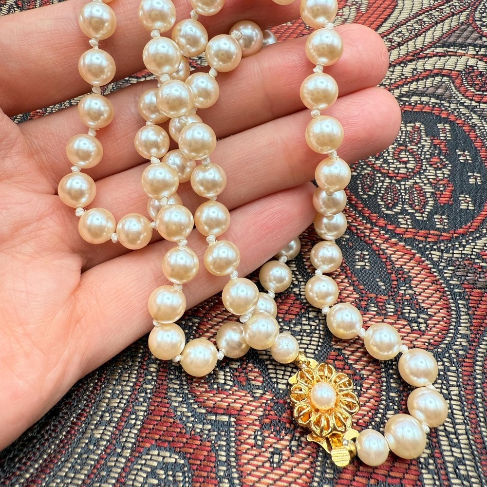 Vintage 23"‎ Knotted Faux Glass Pearl Necklace w/ Gold Tone Floral Flower Clasp
